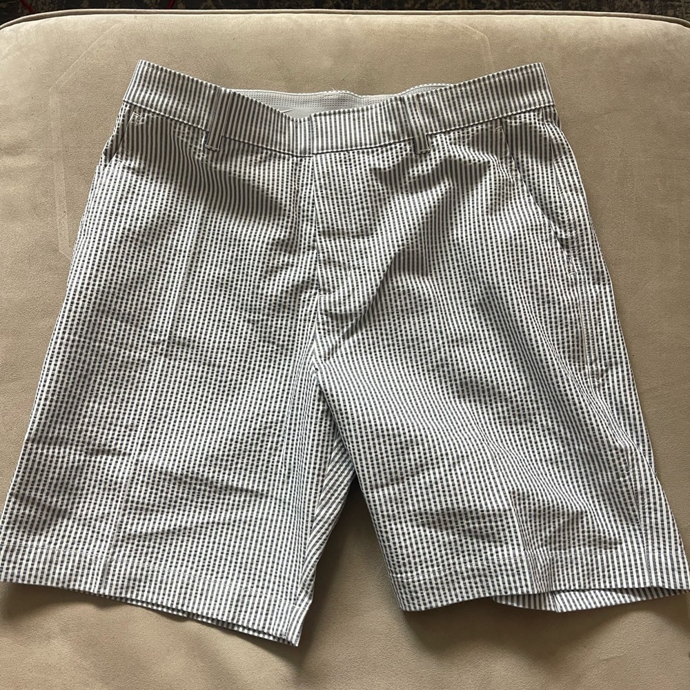 Men’s size 34 golf shorts Nike